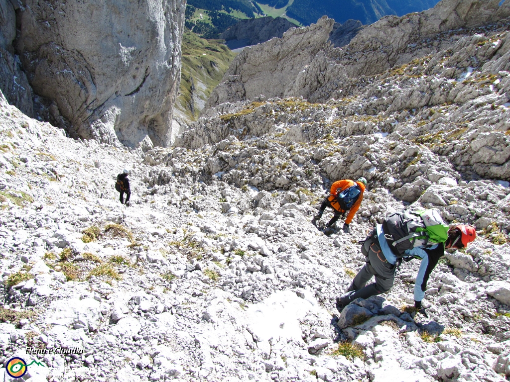 20 Scendiamo dal canalone fatto in salita.JPG